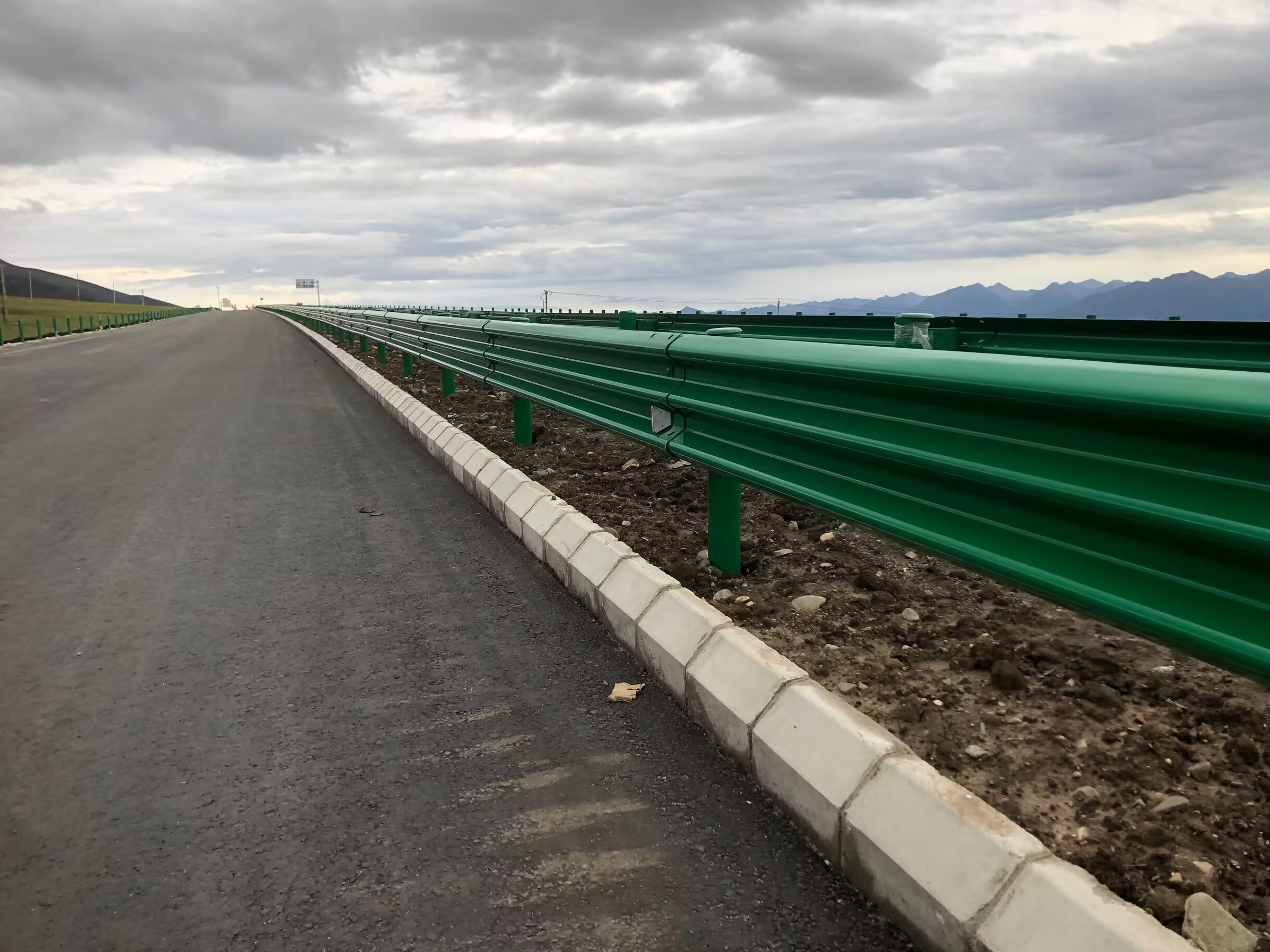 德清县乡村公路波形护栏波形护栏 - 推荐